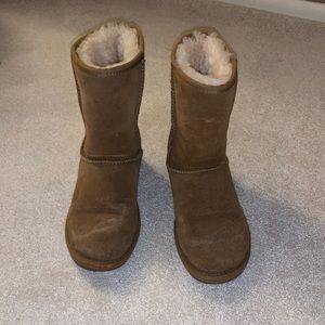 Minnetonka women’s ‘ugg style” boots size 8 tan. Genuine leather & sheep…